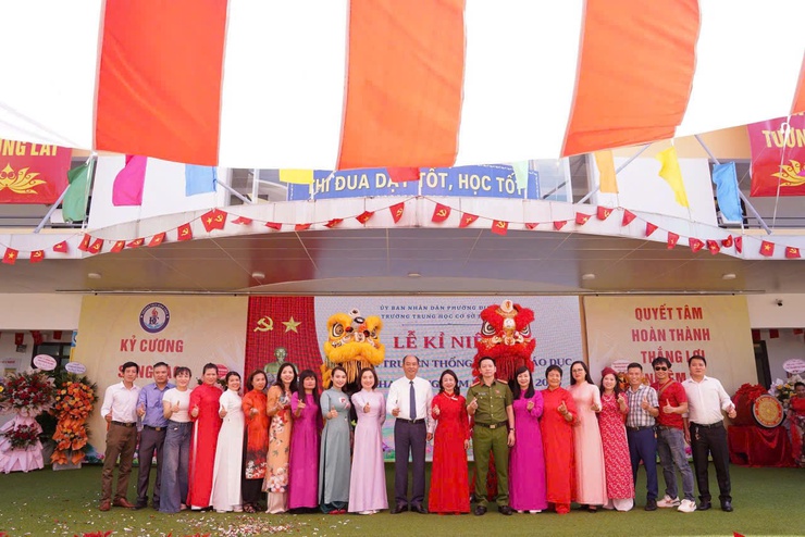 Các đồng chí Lãnh đạo phường Định Công tham dự Lễ khai giảng năm học 2025 - 2026 tại các trường học trên địa bàn phường Định Công- Ảnh 2.