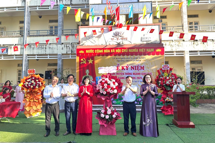Đồng chí Chủ tịch UBND xã Phú Xuyên dự khai giảng tại Trường Tiểu học Hồng Thái- Ảnh 8.