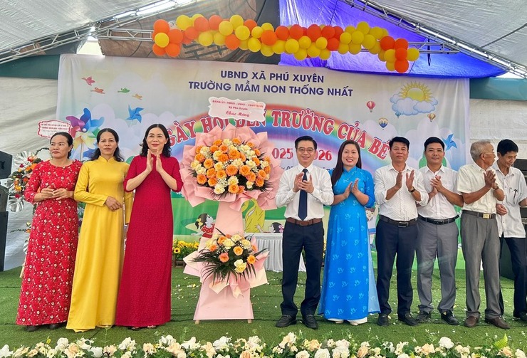 Đồng chí Chủ tịch UBND xã Phú Xuyên dự khai giảng tại Trường Tiểu học Hồng Thái- Ảnh 10.
