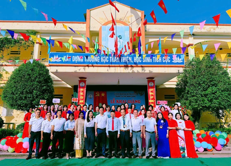 Đồng chí Chủ tịch UBND xã Phú Xuyên dự khai giảng tại Trường Tiểu học Hồng Thái- Ảnh 6.