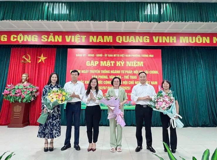 Phường Tương Mai tổ chức gặp mặt kỷ niệm 80 năm Ngày truyền thống của các ngành trong hệ thống cơ quan UBND Phường.- Ảnh 3.