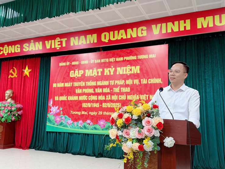 Phường Tương Mai tổ chức gặp mặt kỷ niệm 80 năm Ngày truyền thống của các ngành trong hệ thống cơ quan UBND Phường.- Ảnh 2.