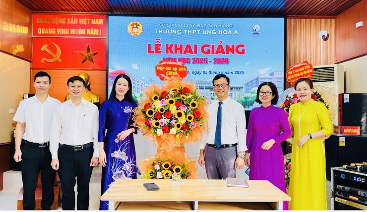 CÁC ĐỒNG CHÍ LÃNH ĐẠO XÃ VÂN ĐÌNH DỰ LỄ KHAI GIẢNG NĂM HỌC MỚI 2025 - 2026- Ảnh 2.
