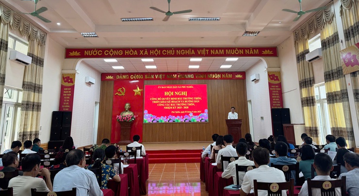 Phú Nghĩa tổ chức Hội nghị công bố quyết định, triển khai kế hoạch và hướng dẫn công tác bầu cử Trưởng thôn nhiệm kỳ 2025-2028- Ảnh 1.
