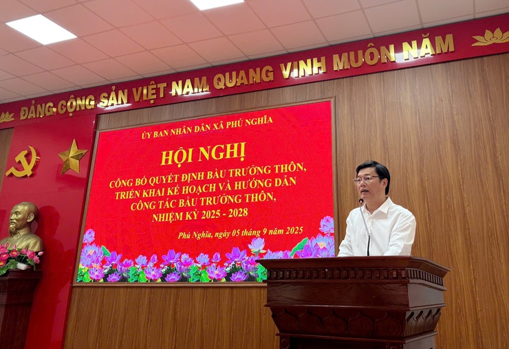 Phú Nghĩa tổ chức Hội nghị công bố quyết định, triển khai kế hoạch và hướng dẫn công tác bầu cử Trưởng thôn nhiệm kỳ 2025-2028- Ảnh 2.