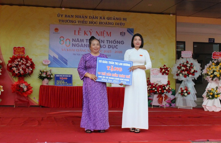 Đồng chí Phó chủ tịch Thường trực UBND xã Tống Văn Thái dự Lễ khai giảng tại trường Tiểu học Hoàng Diệu- Ảnh 6.