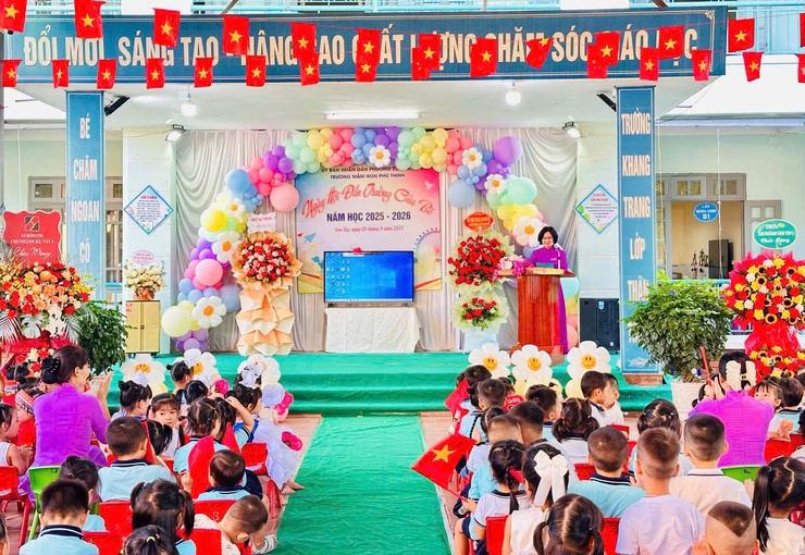 Sơn Tây tưng bừng khai giảng năm học mới 2025-2026- Ảnh 2.