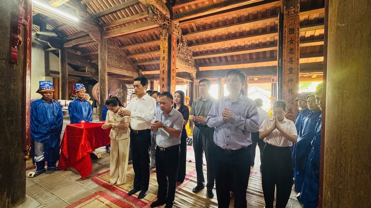 LÃNH ĐẠO ĐẢNG ỦY – HĐND – UBND XÃ DỰ LỄ HÓA CỦA THÀNH HOÀNG LÀNG THÔN YÊN NINH- Ảnh 2.