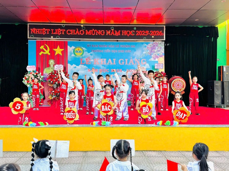 Hơn 15.700 học sinh Thuận An hân hoan chào đón năm học mới- Ảnh 19.