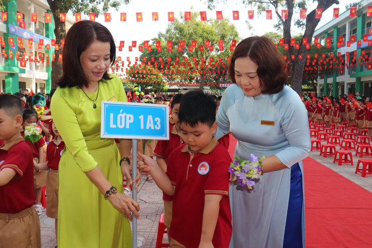 Hơn 15.700 học sinh Thuận An hân hoan chào đón năm học mới- Ảnh 22.