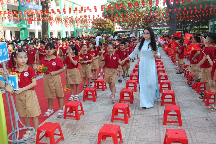 Hơn 15.700 học sinh Thuận An hân hoan chào đón năm học mới- Ảnh 23.