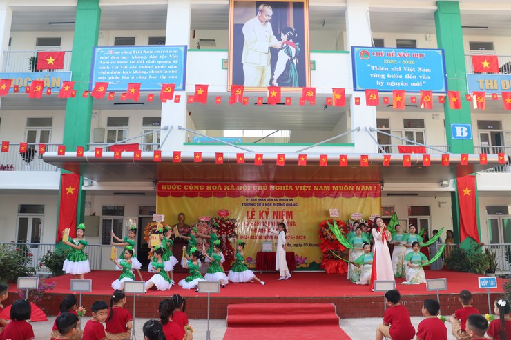 Hơn 15.700 học sinh Thuận An hân hoan chào đón năm học mới- Ảnh 24.