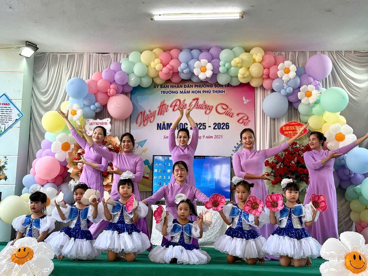 Sơn Tây tưng bừng khai giảng năm học mới 2025-2026- Ảnh 4.