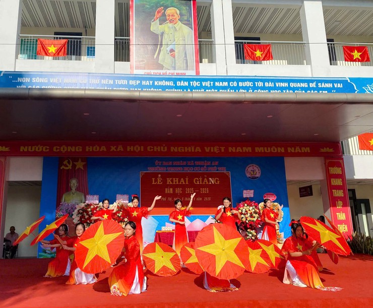Hơn 15.700 học sinh Thuận An hân hoan chào đón năm học mới- Ảnh 4.