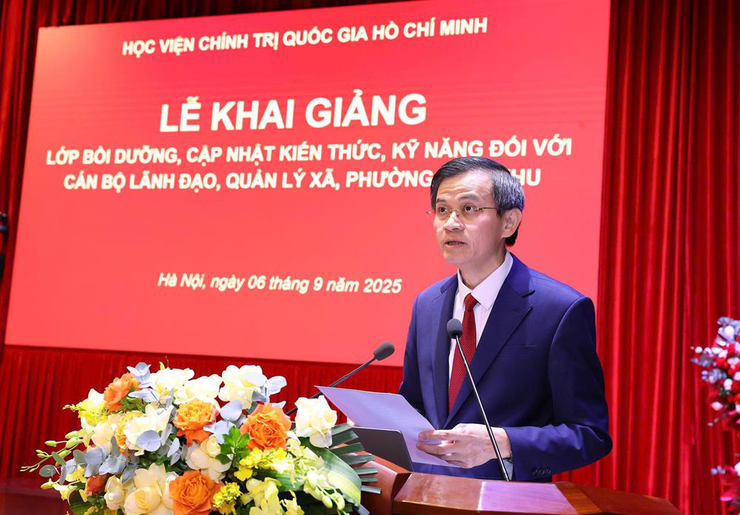 Khai giảng Lớp bồi dưỡng cập nhật kiến thức, kỹ năng đối với cán bộ lãnh đạo, quản lý xã, phường, đặc khu- Ảnh 4.