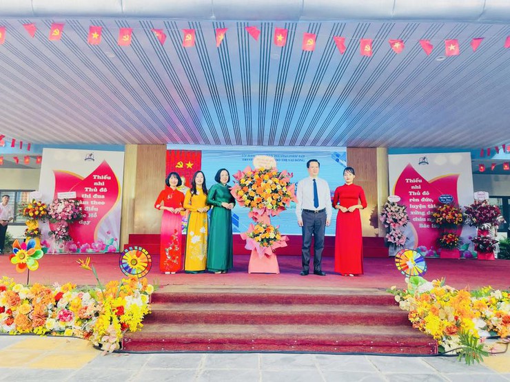 16.500 học sinh phường Phúc Lợi dự Lễ khai giảng năm học 2025-2026- Ảnh 1.