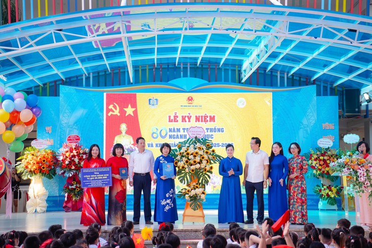 RỘN RÀNG NGÀY KHAI GIẢNG NĂM HỌC 2025 – 2026: TIẾP BƯỚC TRONG KỶ NGUYÊN VƯƠN MÌNH CỦA ĐẤT NƯỚC- Ảnh 1.