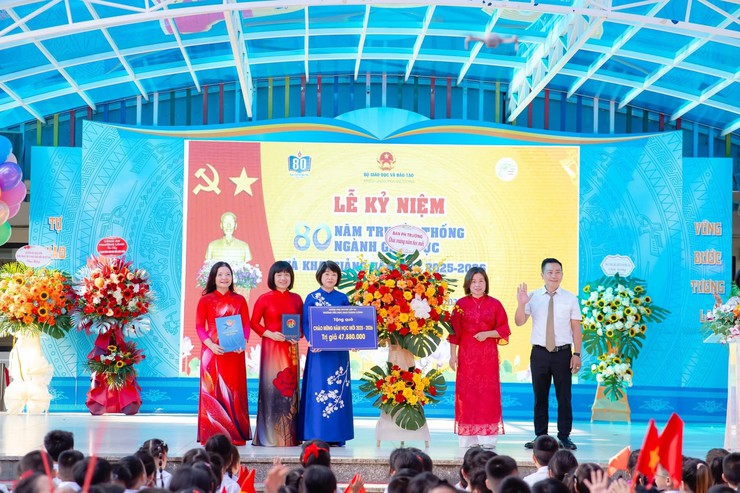 RỘN RÀNG NGÀY KHAI GIẢNG NĂM HỌC 2025 – 2026: TIẾP BƯỚC TRONG KỶ NGUYÊN VƯƠN MÌNH CỦA ĐẤT NƯỚC- Ảnh 3.