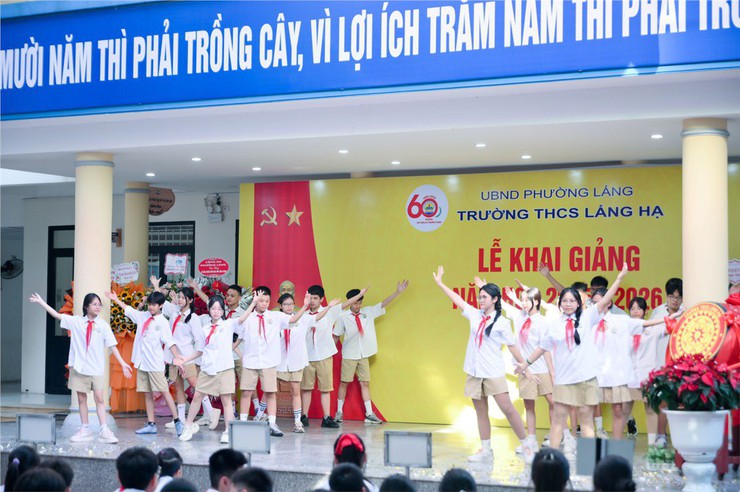 TƯNG BỪNG LỄ KHAI GIẢNG NĂM HỌC 2025 – 2026 TẠI TRƯỜNG THCS LÁNG HẠ- Ảnh 2.