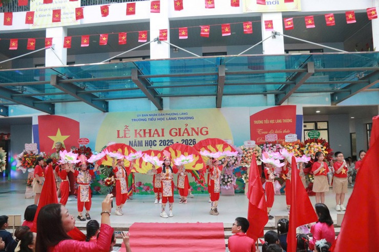 TRƯỜNG TIỂU HỌC LÁNG THƯỢNG KHAI GIẢNG: PHẤN KHỞI VÀ NGẬP TRÀN YÊU THƯƠNG- Ảnh 7.