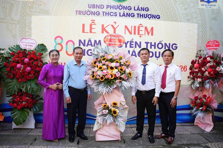 RỘN RÀNG NGÀY HỘI KHAI TRƯỜNG TẠI TRƯỜNG THCS LÁNG THƯỢNG- Ảnh 1.