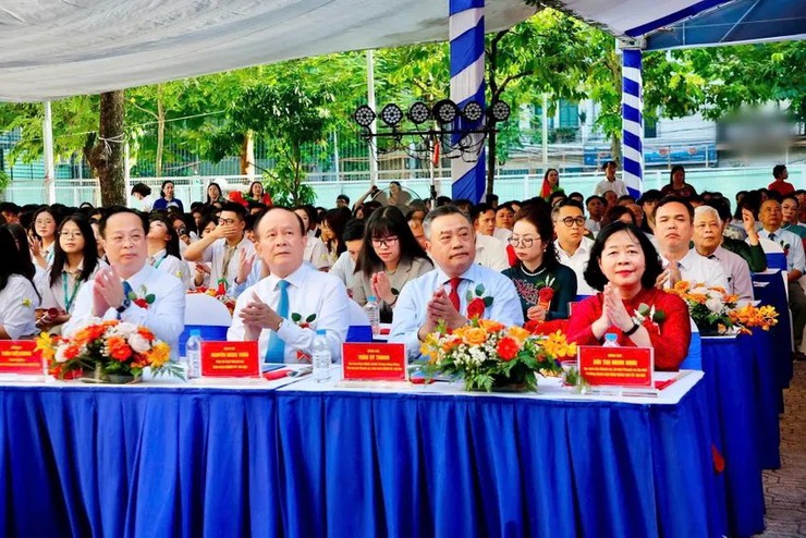 TRANG TRỌNG VÀ Ý NGHĨA TRONG LỄ KỶ NIỆM 80 NĂM TRUYỀN THỐNG NGÀNH GIÁO DỤC VÀ KHAI GIẢNG NĂM HỌC 2025-2026- Ảnh 3.
