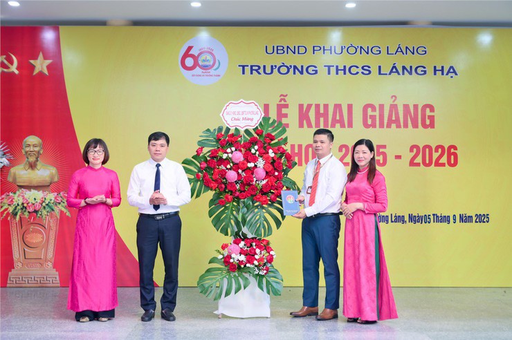 TƯNG BỪNG LỄ KHAI GIẢNG NĂM HỌC 2025 – 2026 TẠI TRƯỜNG THCS LÁNG HẠ- Ảnh 1.