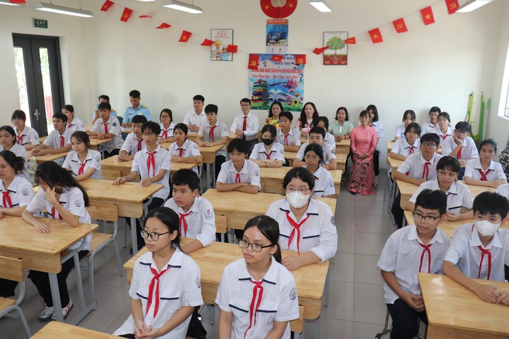 Hơn 15.700 học sinh Thuận An hân hoan chào đón năm học mới- Ảnh 8.