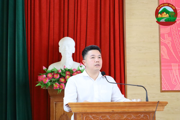 Xã Phú Cát tổ chức Hội nghị tập huấn công tác chuyển đổi số và ra quân hỗ trợ người dân thực hiện các dịch vụ công trực tuyến- Ảnh 8.