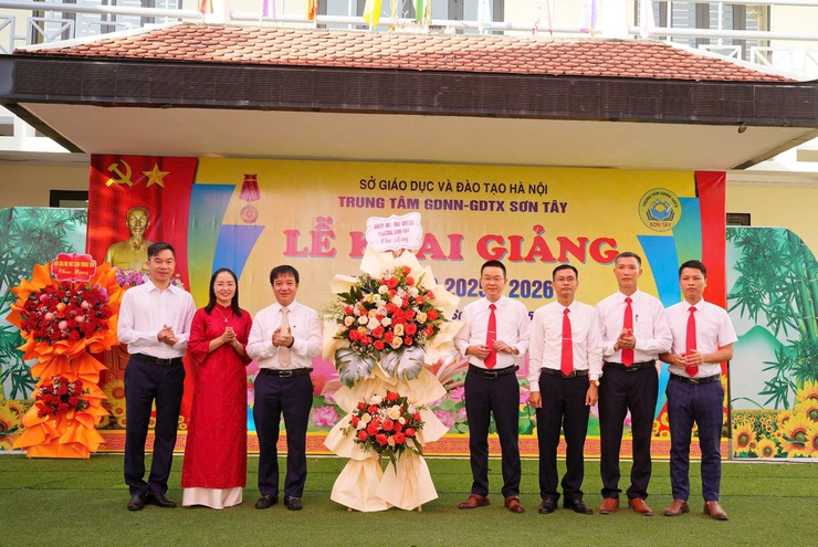 Sơn Tây tưng bừng khai giảng năm học mới 2025-2026- Ảnh 1.