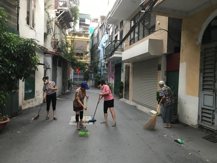Phụ nữ phường Phương Liệt đảm bảo vệ sinh môi trường “Sáng - Xanh - Sạch - Đẹp” trong từng ngõ phố- Ảnh 5.