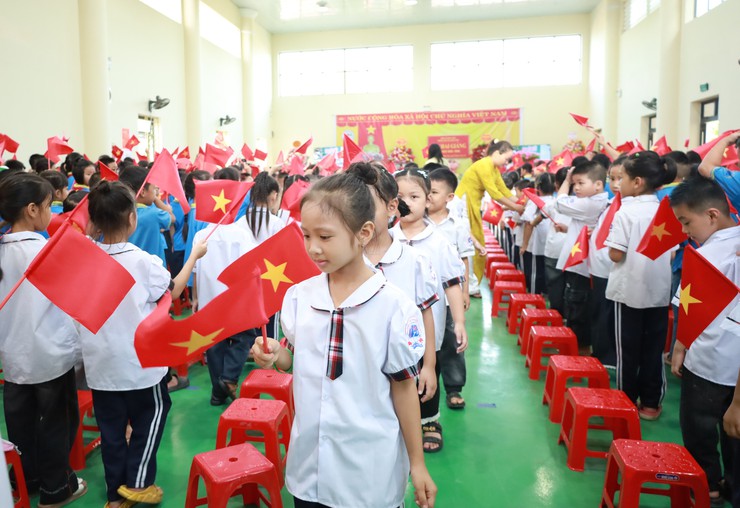 Rộn ràng không khí đón năm học mới trên xã đảo Minh Châu- Ảnh 5.