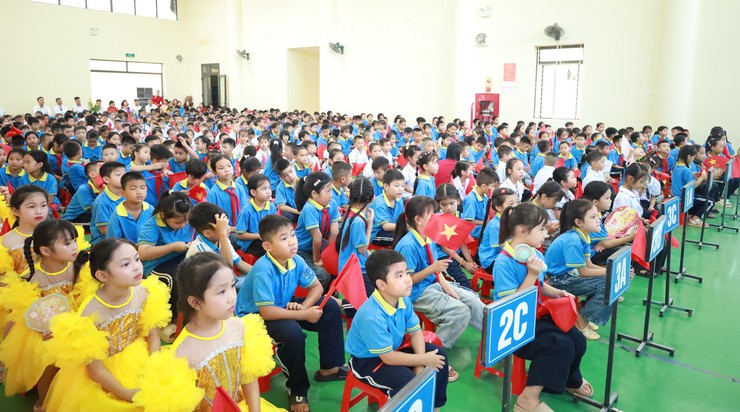 Rộn ràng không khí đón năm học mới trên xã đảo Minh Châu- Ảnh 6.