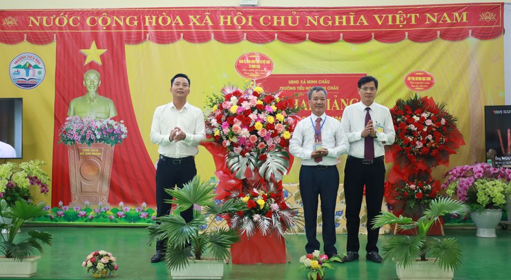 Rộn ràng không khí đón năm học mới trên xã đảo Minh Châu- Ảnh 2.