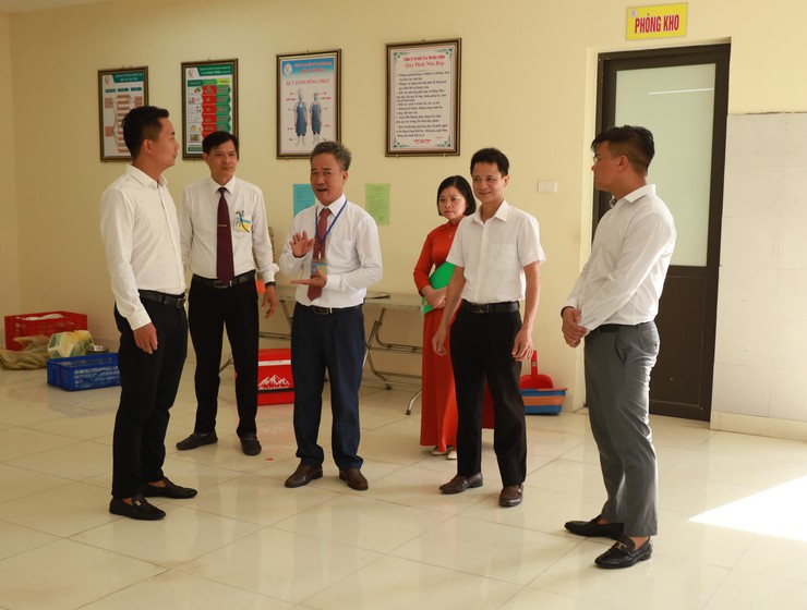Rộn ràng không khí đón năm học mới trên xã đảo Minh Châu- Ảnh 4.