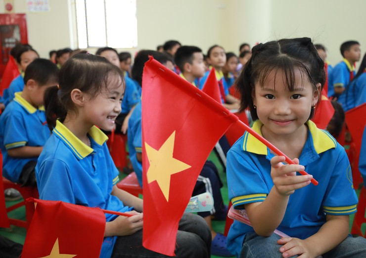 Rộn ràng không khí đón năm học mới trên xã đảo Minh Châu- Ảnh 7.