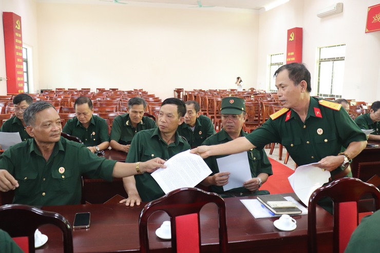 Hội Cựu chiến binh xã Bát Tràng lấy phiếu tín nhiệm nhân sự tham gia Ban Chấp hành hội nhiệm kỳ 2025-2030- Ảnh 2.