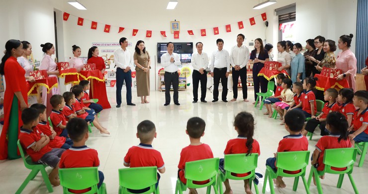 Sở Giáo dục và Đào tạo Hà Nội làm việc với xã đảo Minh Châu: Chung tay tháo gỡ khó khăn, nâng cao chất lượng giáo dục- Ảnh 8.