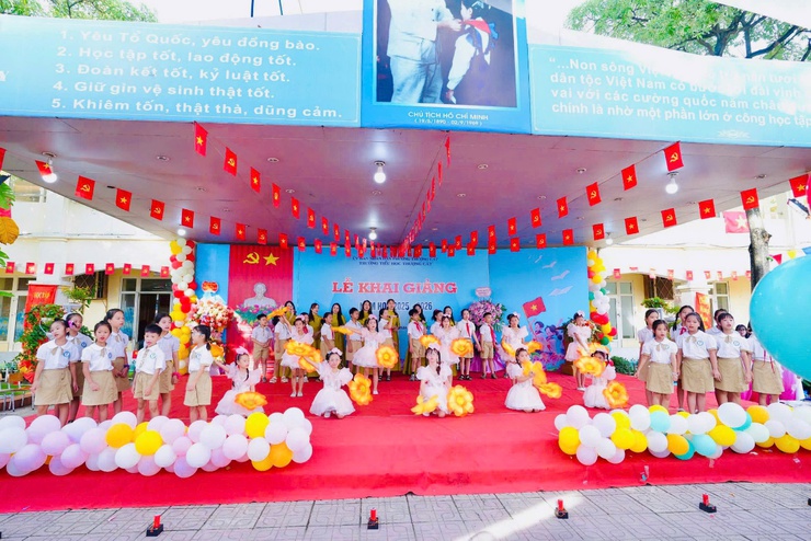 Lễ khai giảng năm học mới 2025 - 2026 tại phường Thượng Cát: Năm học gieo mầm khát vọng, vun đắp tương lai- Ảnh 6.