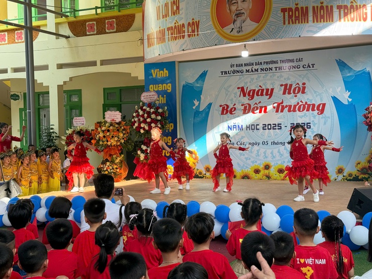 Lễ khai giảng năm học mới 2025 - 2026 tại phường Thượng Cát: Năm học gieo mầm khát vọng, vun đắp tương lai- Ảnh 8.