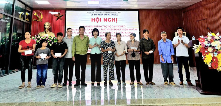 HÒA XÁ: TRAO QUÀ HỖ TRỢ HỘ CẬN NGHÈO NHÂN DỊP QUỐC KHÁNH 02/9- Ảnh 3.
