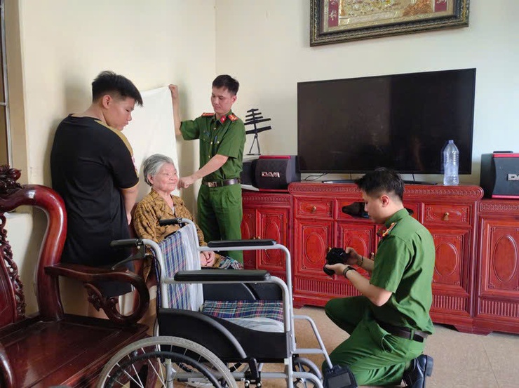 Đảng bộ xã Tam Hưng: Dẫn đầu thành phố trong công tác đổi thẻ đảng viên- Ảnh 2.