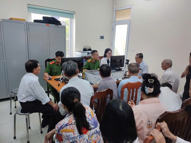 Đảng bộ xã Tam Hưng: Dẫn đầu thành phố trong công tác đổi thẻ đảng viên- Ảnh 1.