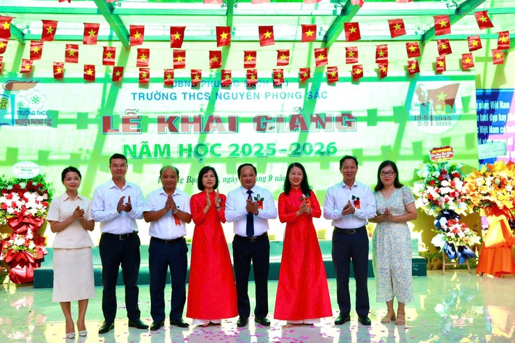 LỄ KHAI GIẢNG NĂM HỌC 2025 - 2026 TRÊN ĐỊA BÀN PHƯỜNG BẠCH MAI
- Ảnh 2.