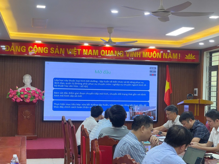 Các đồng chí Lãnh đạo xã Vĩnh Thanh tham lớp bồi dưỡng, cập nhật kiến thức kỹ năng đối với cán bộ lãnh đạo, quản lý xã, phường, đặc khu do Học viện Chính trị Quốc gia Hồ Chí Minh khai giảng.- Ảnh 3.