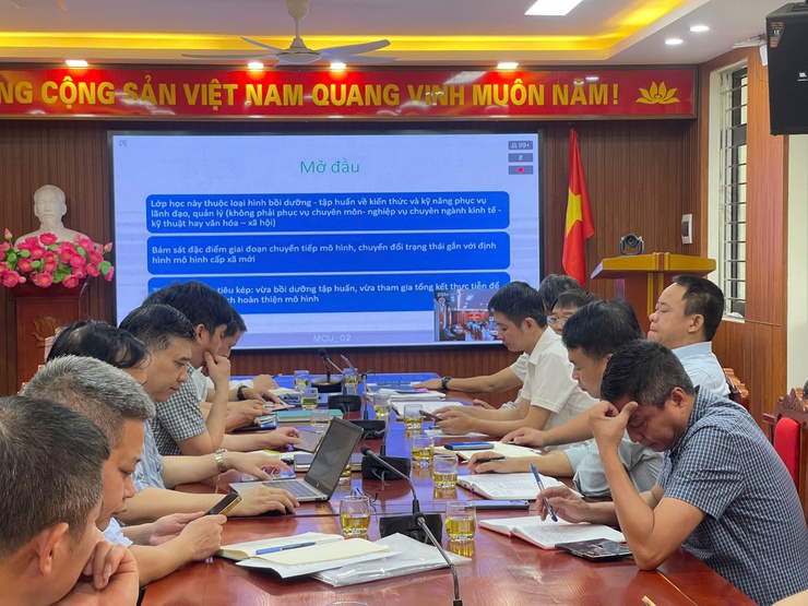 Các đồng chí Lãnh đạo xã Vĩnh Thanh tham lớp bồi dưỡng, cập nhật kiến thức kỹ năng đối với cán bộ lãnh đạo, quản lý xã, phường, đặc khu do Học viện Chính trị Quốc gia Hồ Chí Minh khai giảng.- Ảnh 4.