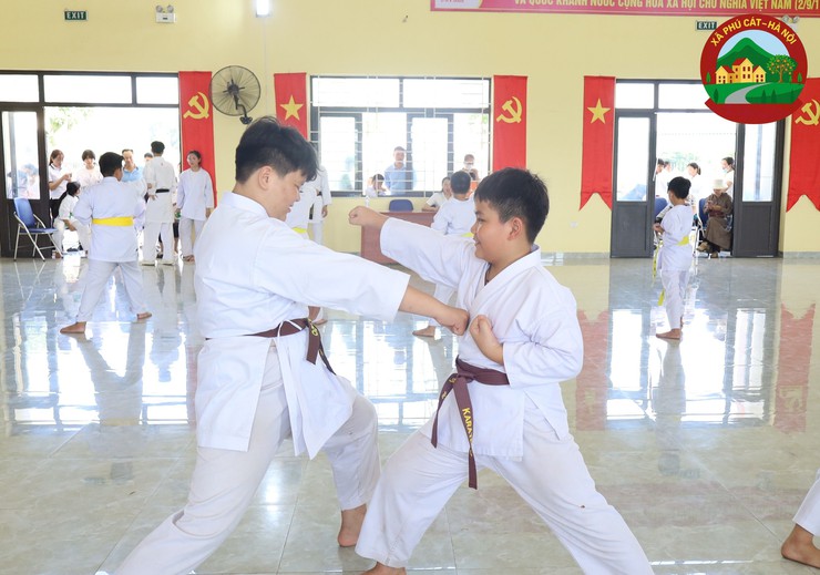 Xã Phú Cát tổ chức kỳ thi lên đai Karate cho 200 võ sinh- Ảnh 13.