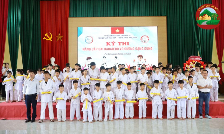 Xã Phú Cát tổ chức kỳ thi lên đai Karate cho 200 võ sinh- Ảnh 17.