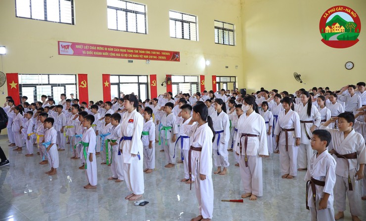 Xã Phú Cát tổ chức kỳ thi lên đai Karate cho 200 võ sinh- Ảnh 2.