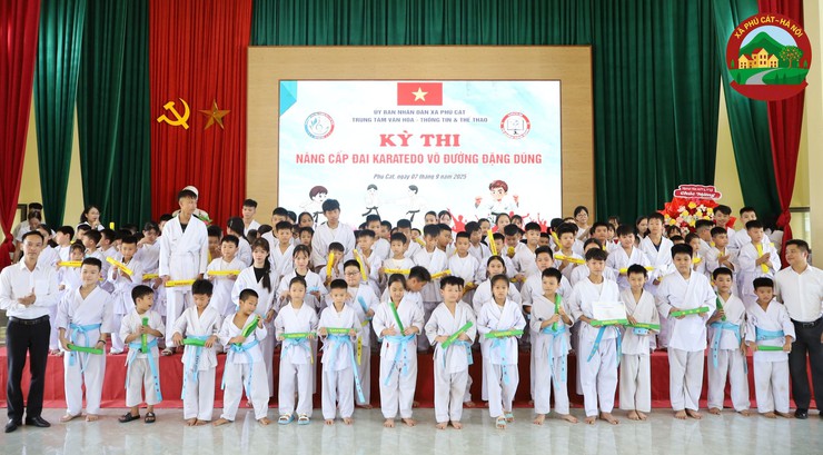Xã Phú Cát tổ chức kỳ thi lên đai Karate cho 200 võ sinh- Ảnh 19.